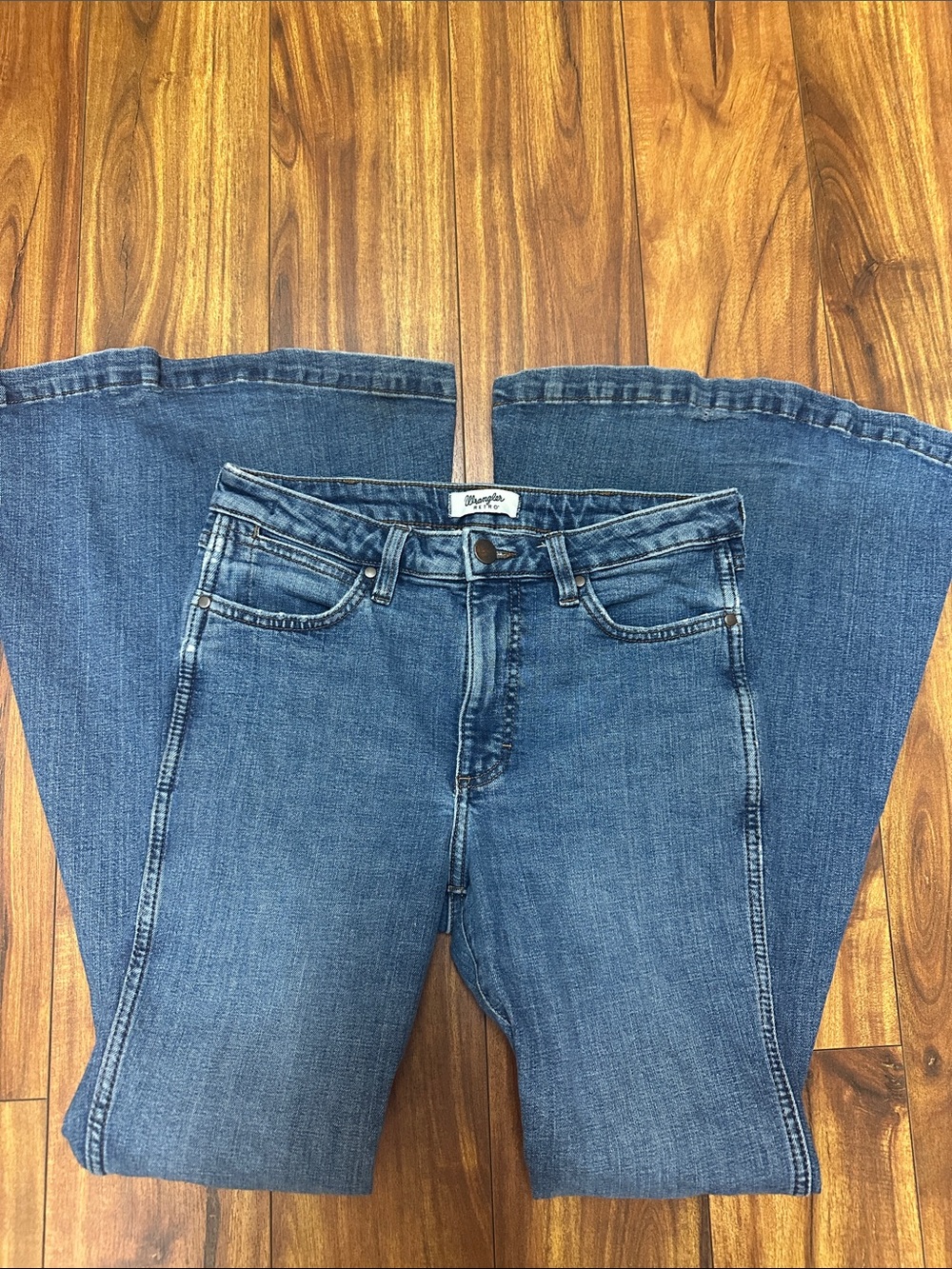 Wrangler retro flare high rise  Jeans  29/34